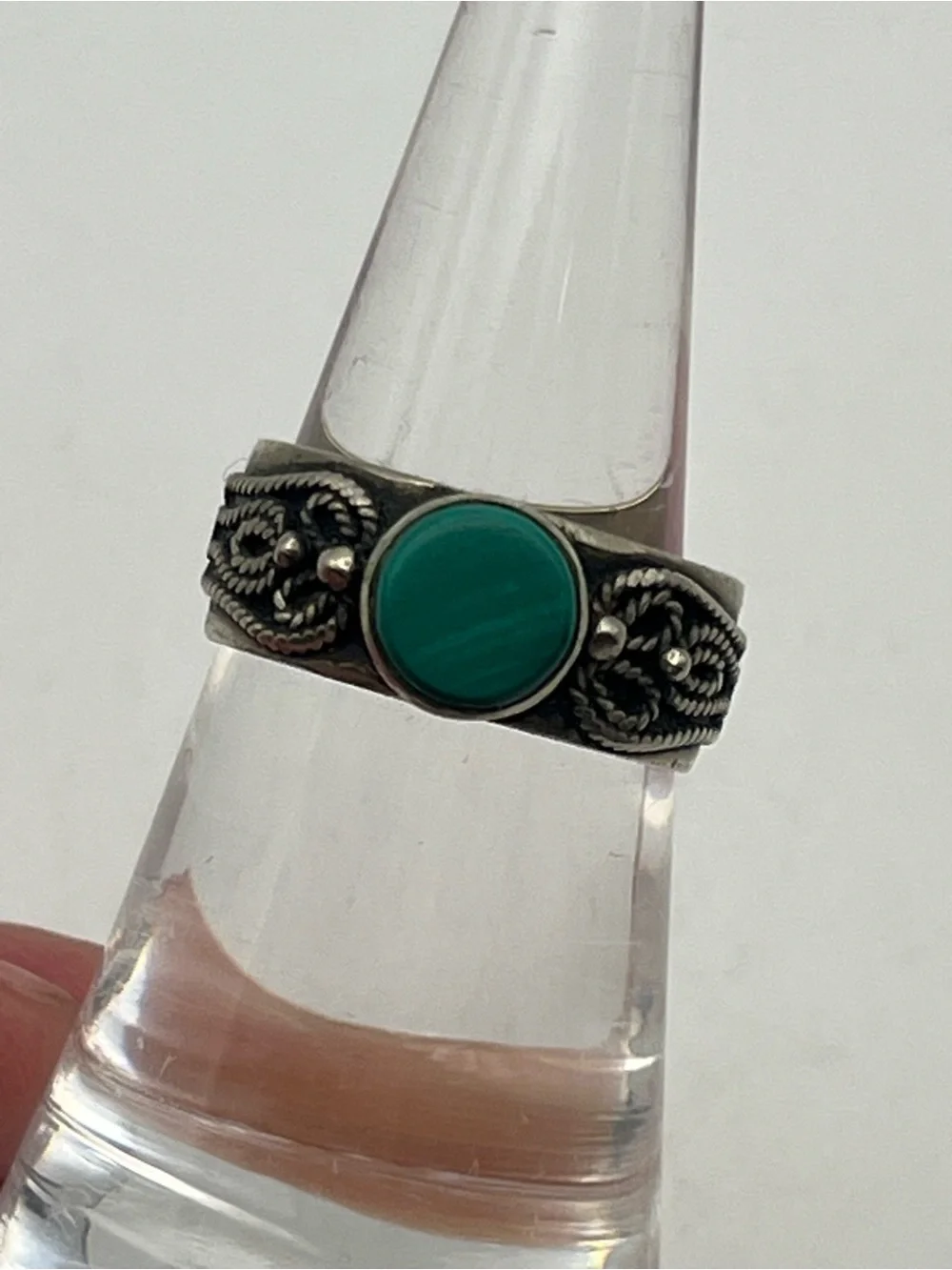 Boho Silver tone ornate rope twist design wide band ring size 7 green stone